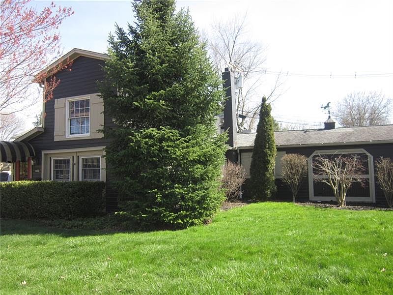 2nd image of 101 W Vine St