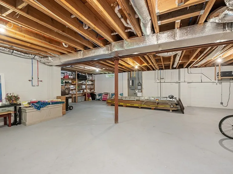 46 Cleveland Dr — Photo 33