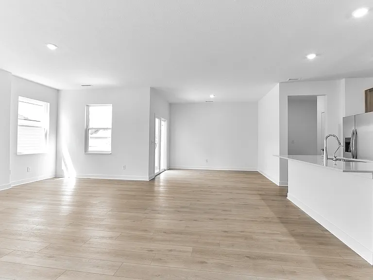 422 Eisenhower St — Photo 13
