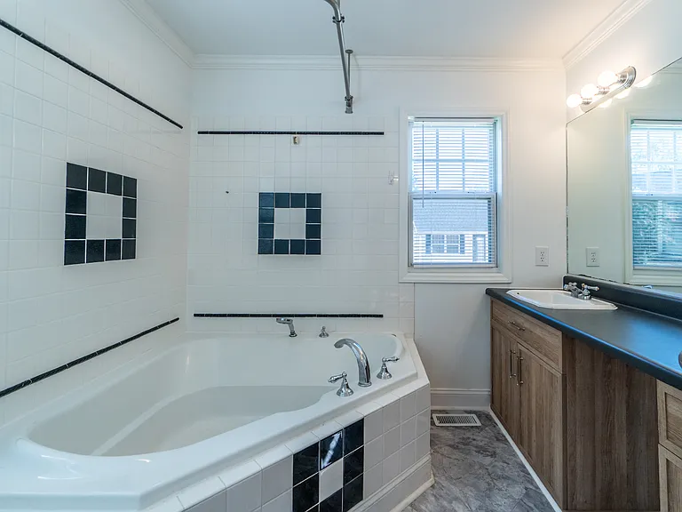 101 Windsor Gate Ct — Photo 9