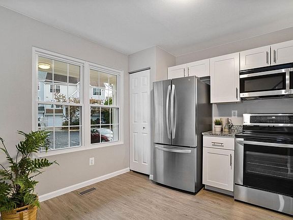 4th image of 18728 Martins Landing Dr