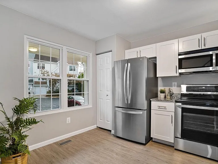 18728 Martins Landing Dr — Photo 4