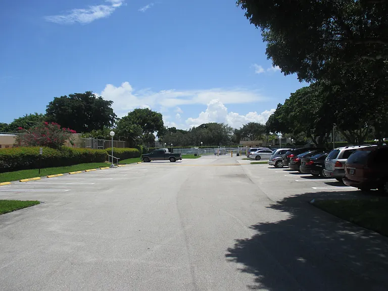 470 Executive Center Dr #2K — Photo 20