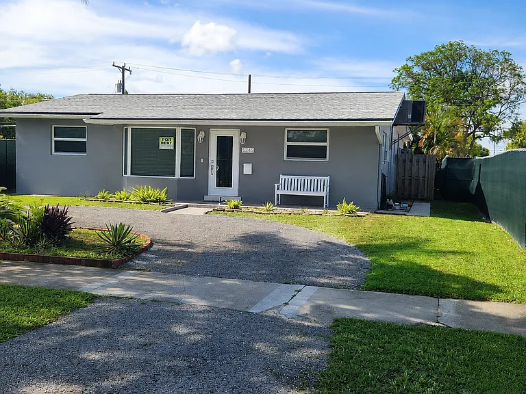 3345 Hayes St — Photo 1