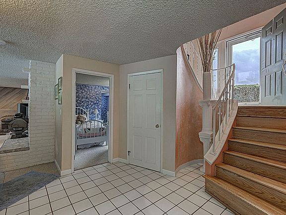 5th image of 142 Oakland St