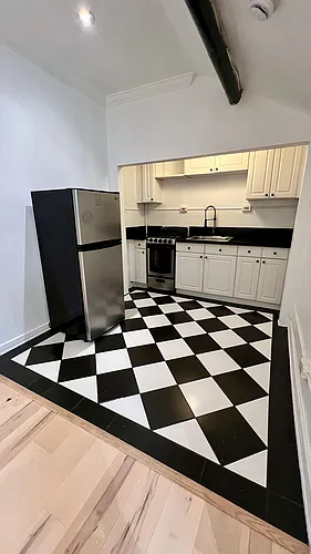 364 S Cloverdale Ave #B2 Photo 1