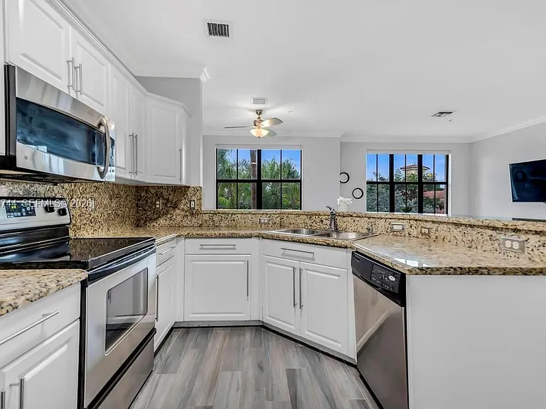 4600 SW 160th Ave #625 — Photo 3