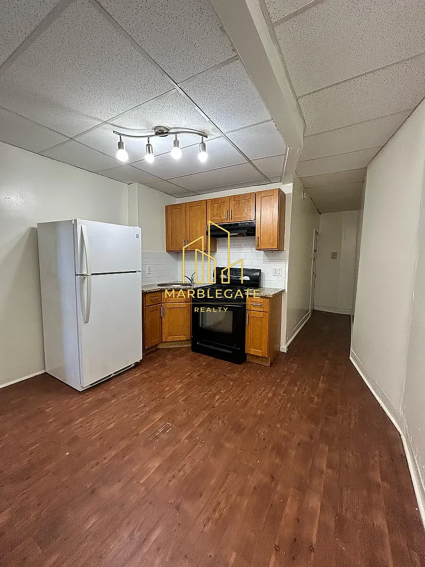 2 bed, 850 sqft, $1,750 — Photo 2