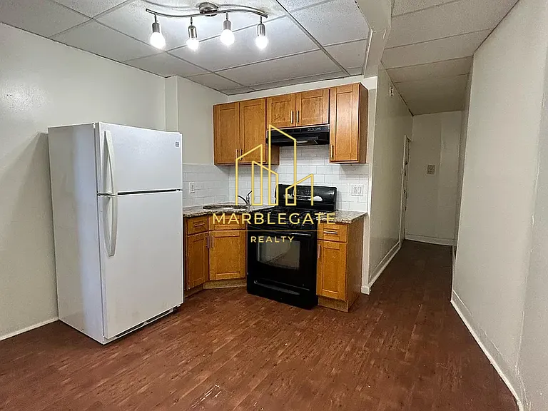 280 Verona Ave #V33 — Photo 2