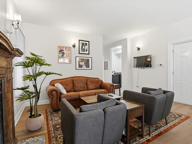 4635 John R St — Photo 7