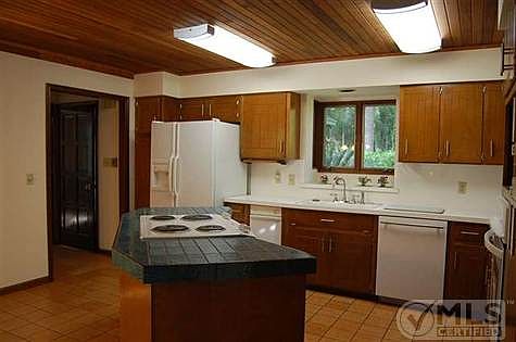 4th image of 2424 Monaco Dr