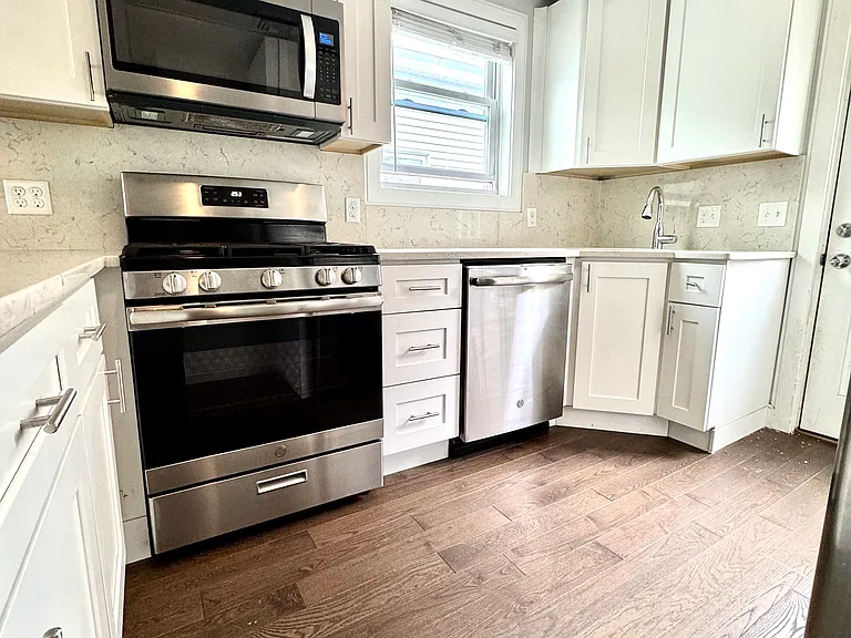 187 Webster Ave #2 — Photo 5
