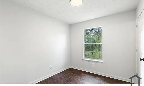 2100 Brooklyn Rd — Photo 23