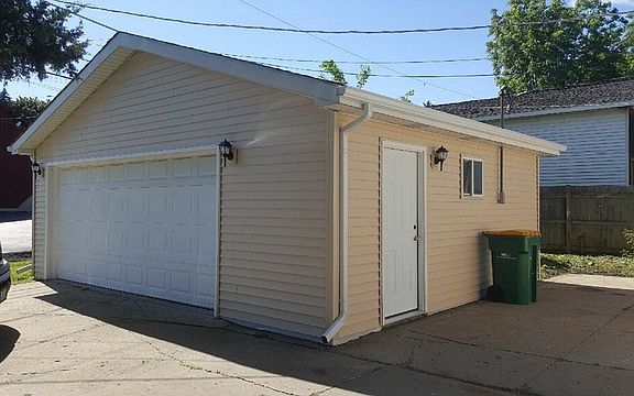 2nd image of 1513 N Pleasant Dr