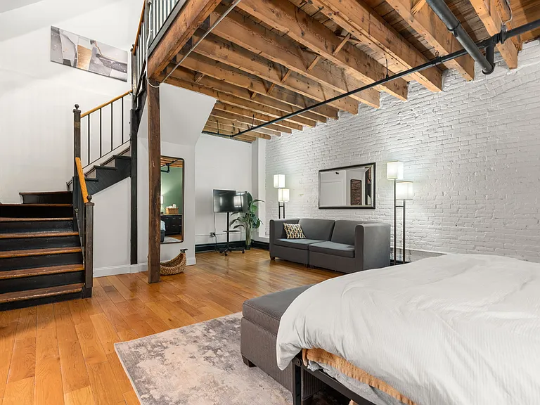 19 Stanhope St #1B — Photo 31