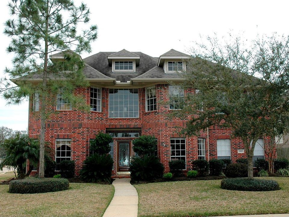 Front view of home