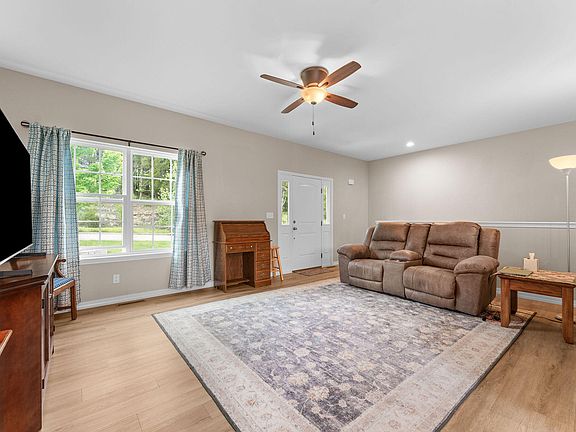 5th image of 127 Rock Ridge Rd