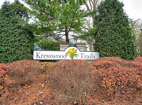 3rd image of 360 Kresswood Dr