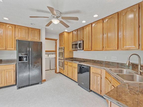 4th image of 12 Woodlawn Dr
