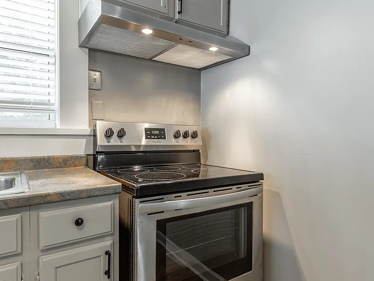 1209 Hanover St — Photo 52