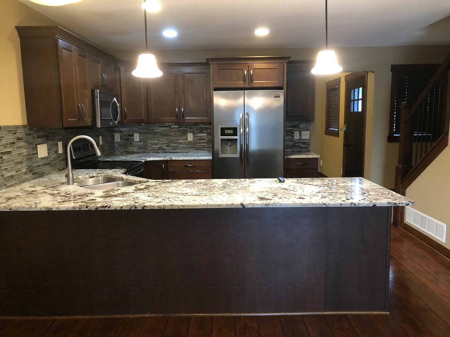 2 bed, 2.5 bath, 2200 sqft, $2,100 — Photo 2