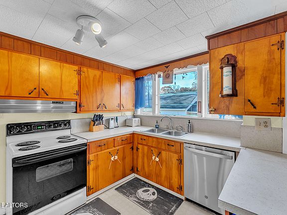 4th image of 125 Passons Rd