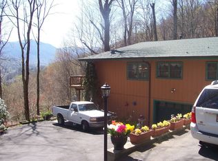 211 Greenview Dr, Maggie Valley, NC 28751