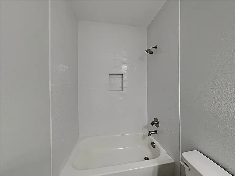 1032 E Leuda St — Photo 12