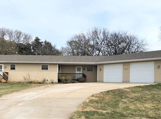 118 Ridgeview Dr, Tabor, SD 57063