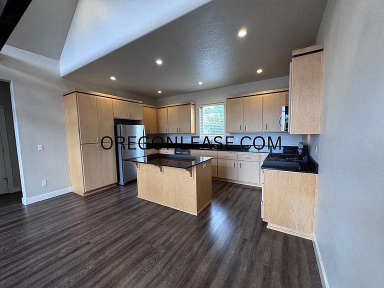 985 Lorella Ave — Photo 6