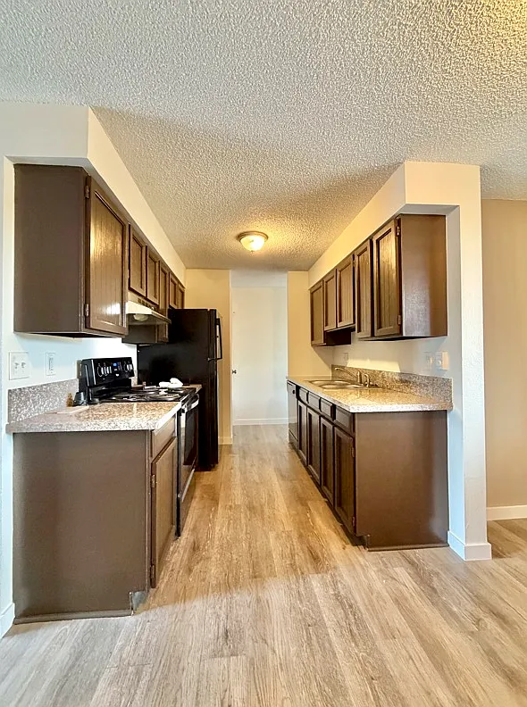 5 bed, 2.5 bath, 1500 sqft, $2,150 — Photo 3