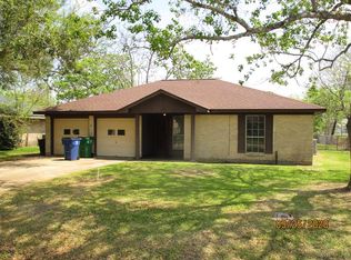 561 Sims St, Angleton, TX 77515