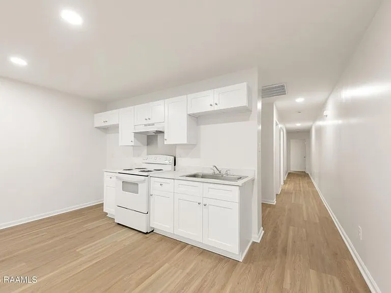 503 Joan St — Photo 4