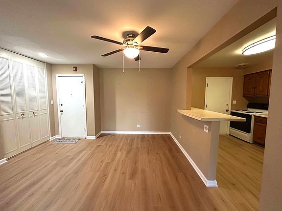 3rd image of 2311 S Goebbert Rd #B102