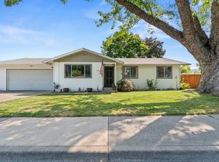 1155 SW Cottonwood St, Grants Pass, OR 97526