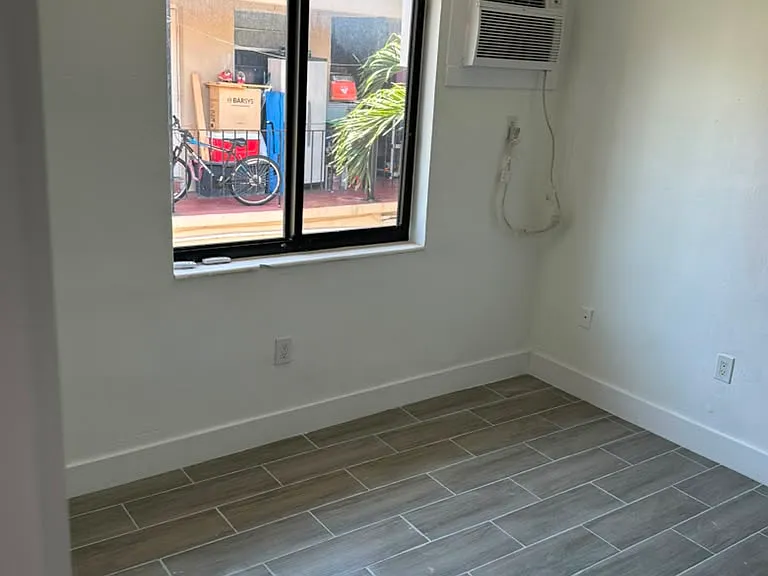 420 NW 47th Ave #4 — Photo 11