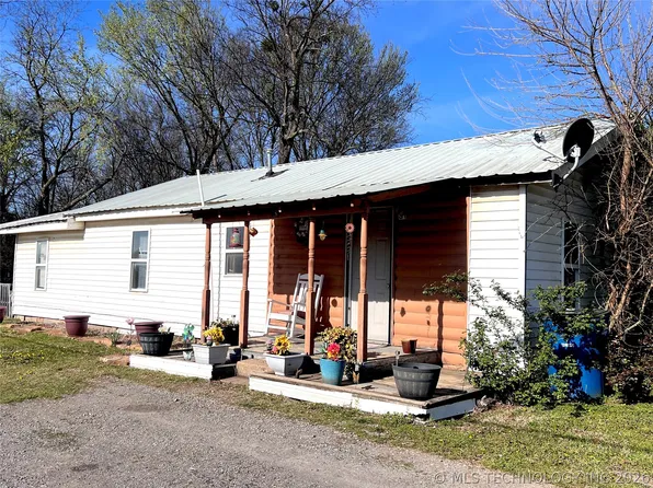 31 W 8th St, Kiowa, OK 74553