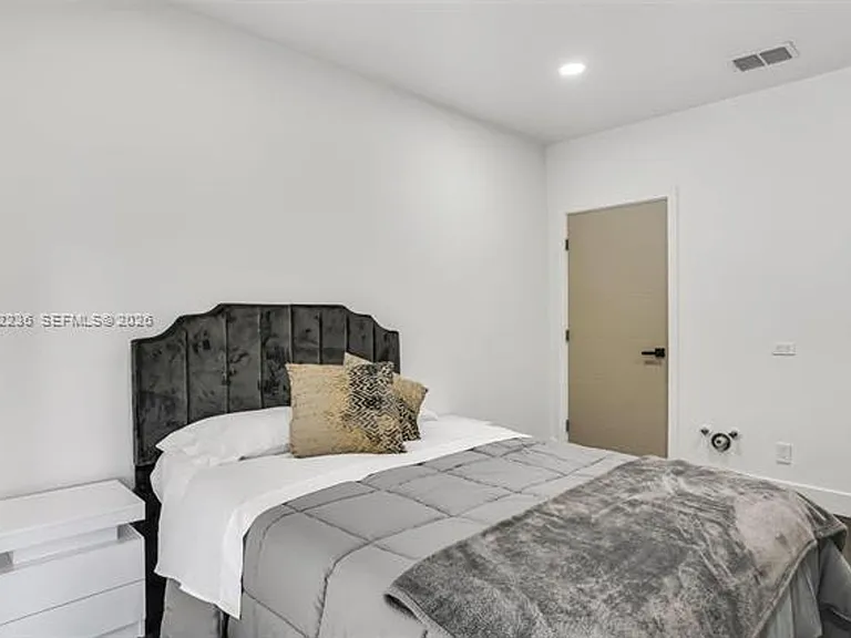 2484 SW 25th St #2484 — Photo 34
