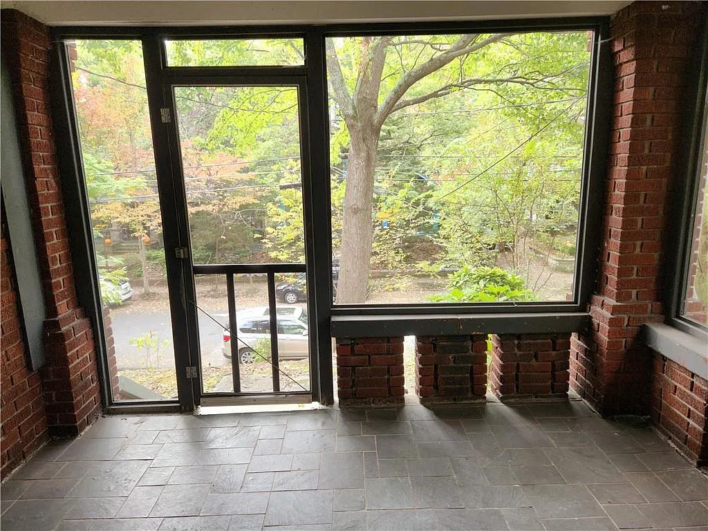 2 bed, 1.0 bath, 1596 sqft, $2,950 — Photo 2