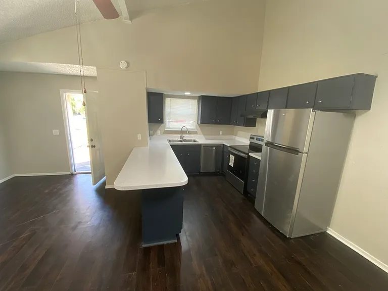 4811 Houghton Ave — Photo 3