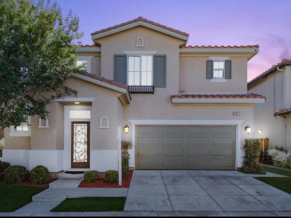 1st image of 833 Carina Dr
