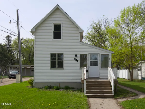 611 5th Ave S, Grand Forks, ND 58201