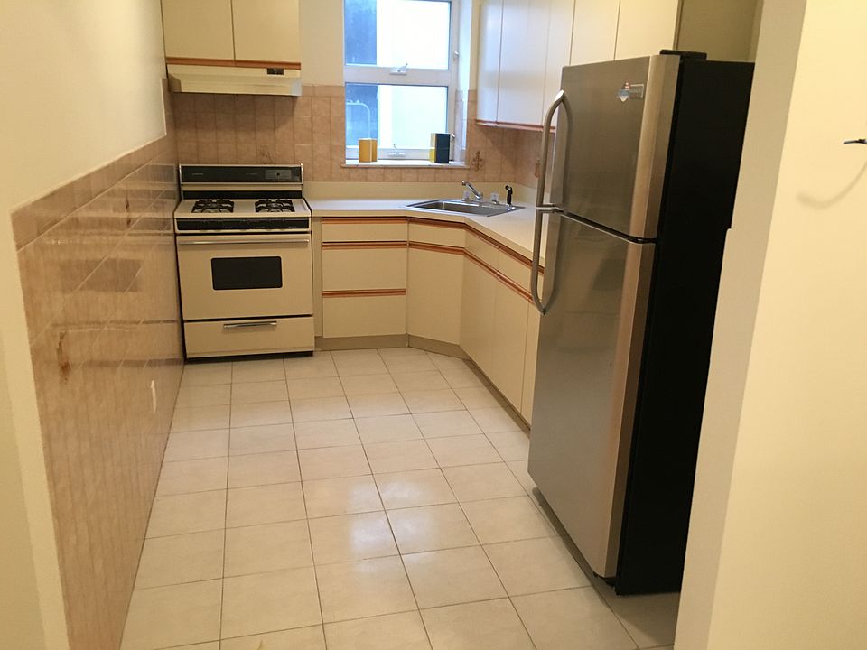 1st image of 2376 23rd St