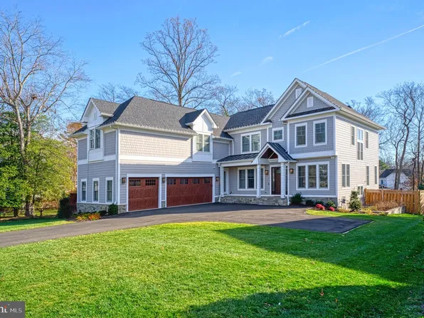 9928 Woodrow St, Vienna, VA 22181