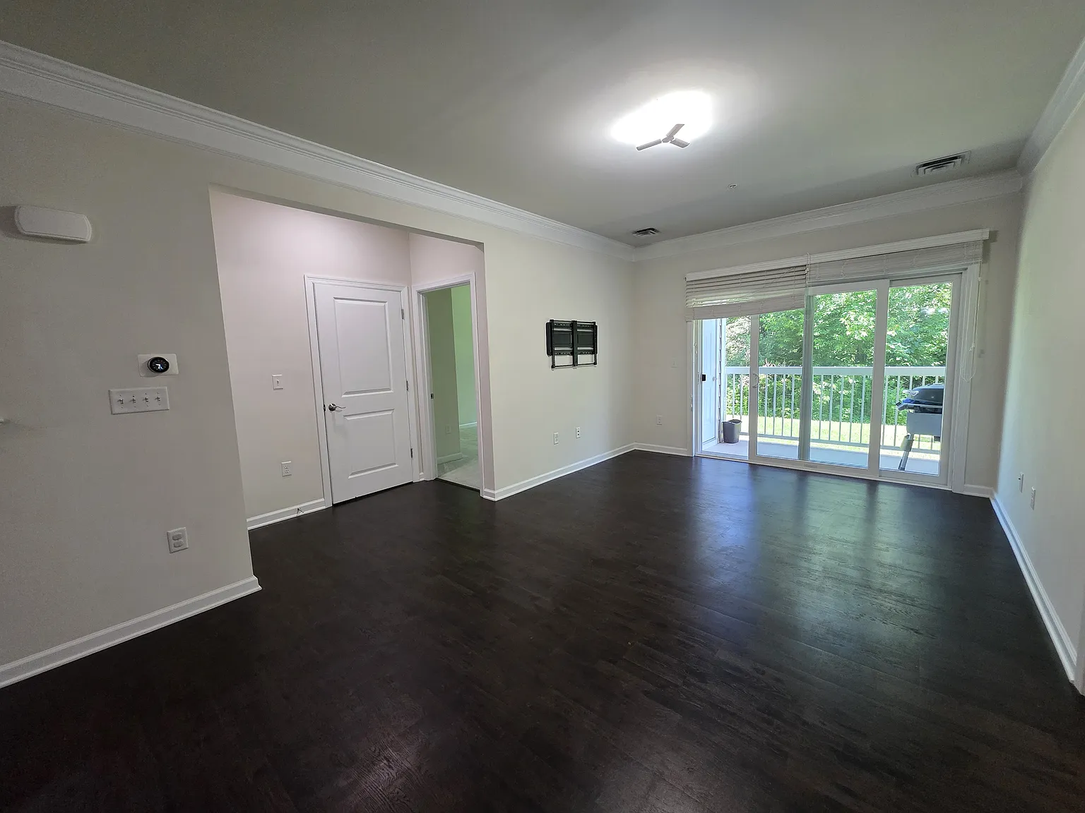 3 bed, 1470 sqft, $3,199 — Photo 3