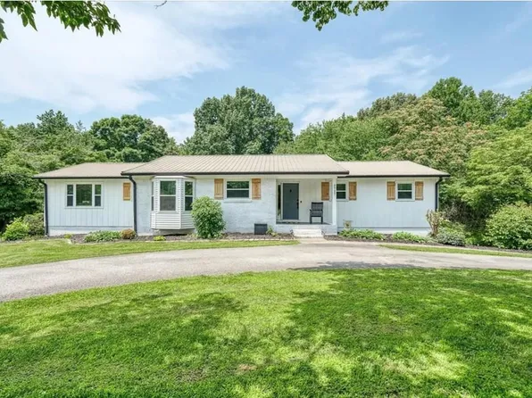 2727 Old Salem Dr, Cookeville, TN 38506