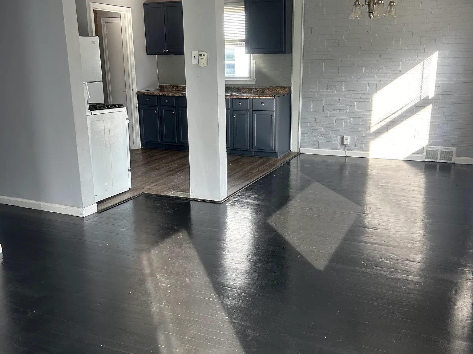 3 bed, 910 sqft, $1,300 — Photo 4
