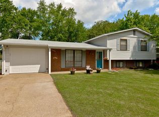 21 Country Hill Rd, Saint Peters, MO 63376