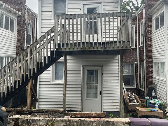 2nd image of 1515 Memorial Ave SW #3