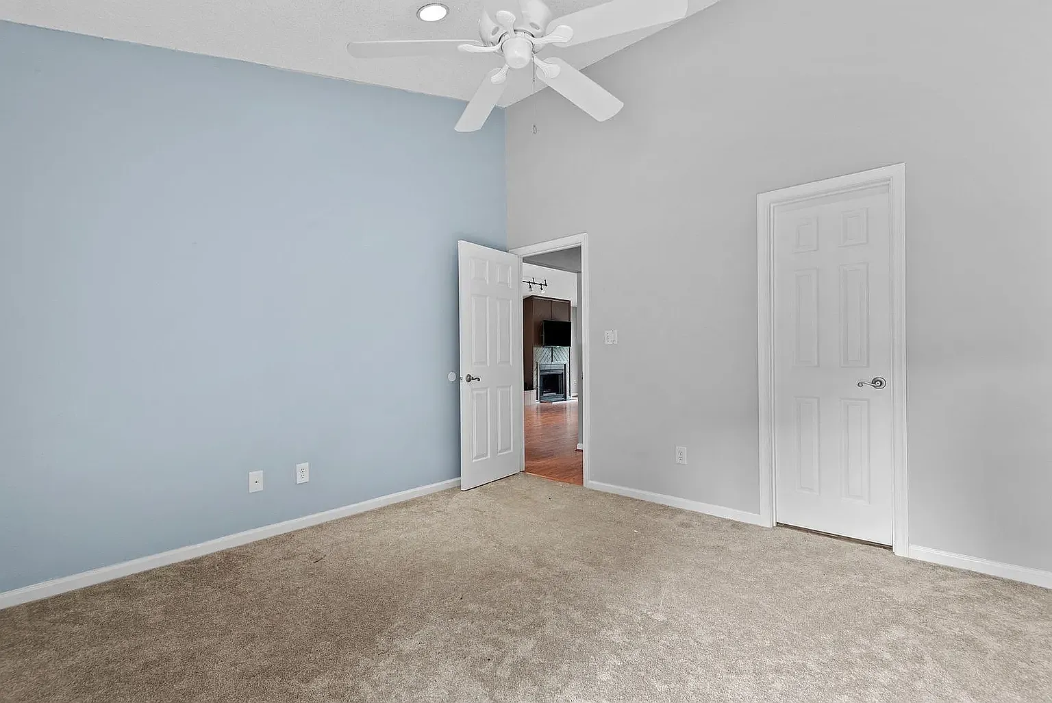2 bed, 1115 sqft, $2,600 — Photo 4